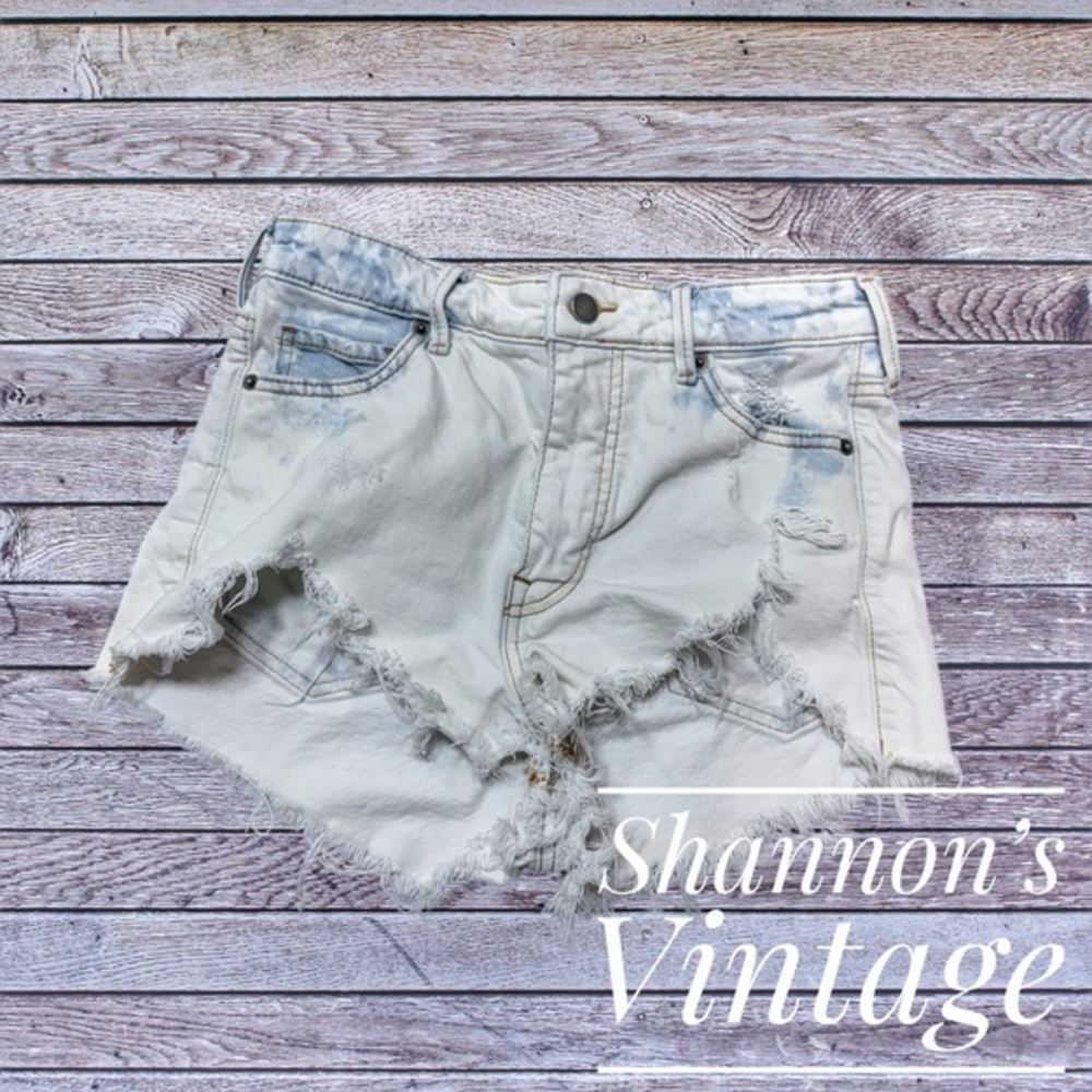 True Religion Caia Women’s Sz 27w Cut Off Denim Shorts A45